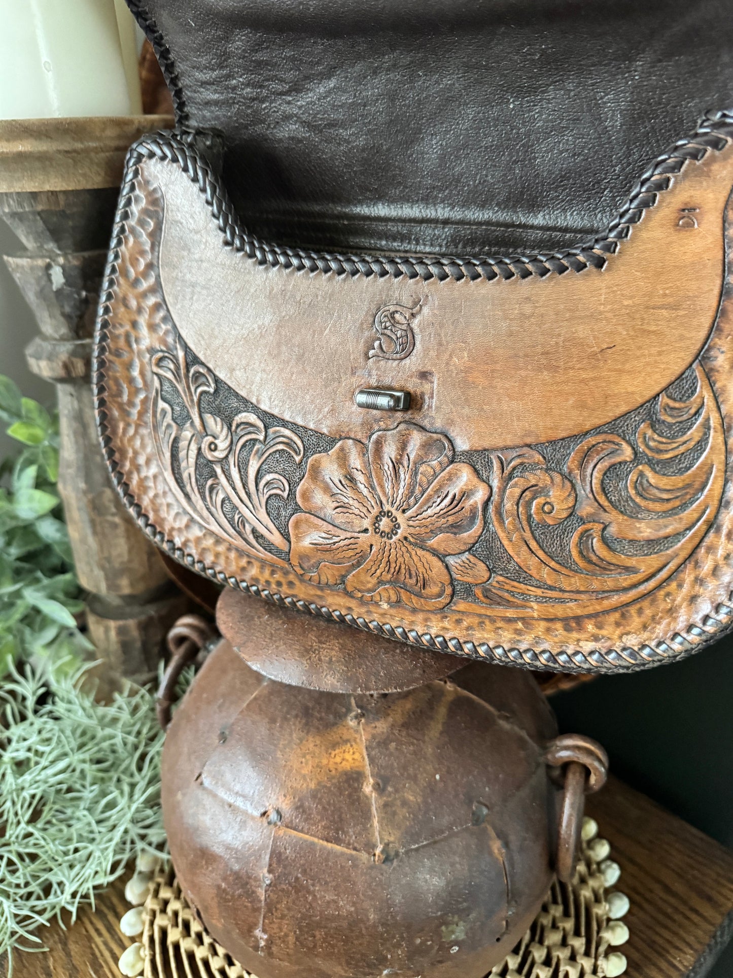 Vintage Boho Floral Tooled Leather Purse - Mid-Century Handcrafted Western Boho Bag